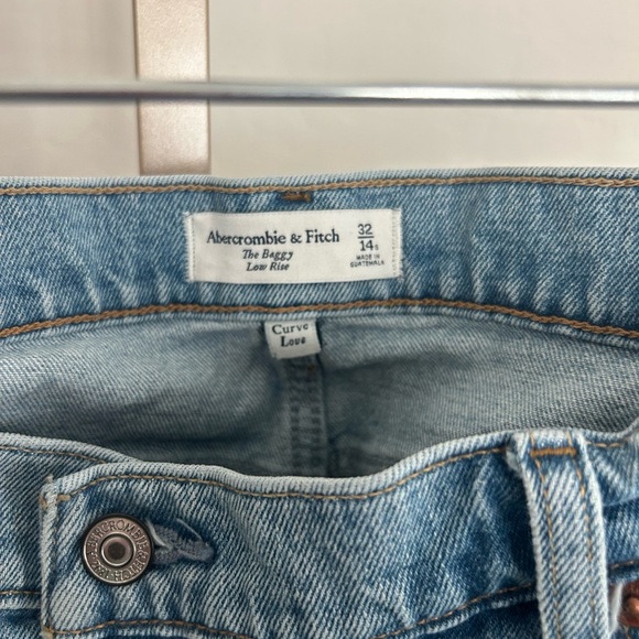 Abercrombie & Fitch Curve Love Low Rise Baggy Jeans Size 14 Short NWT - Picture 3 of 5